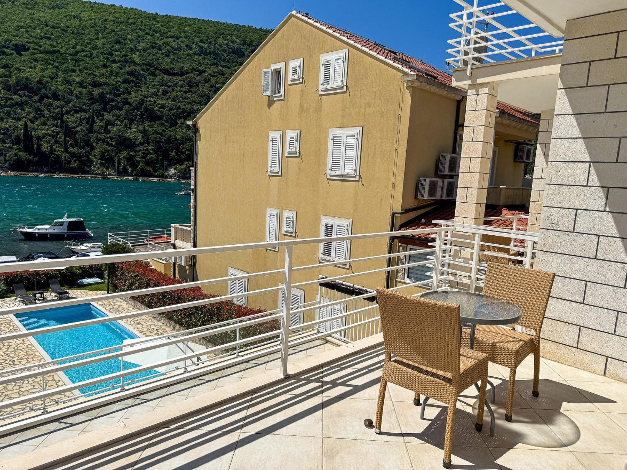 Apartments Pralas Mokosica Luaran gambar