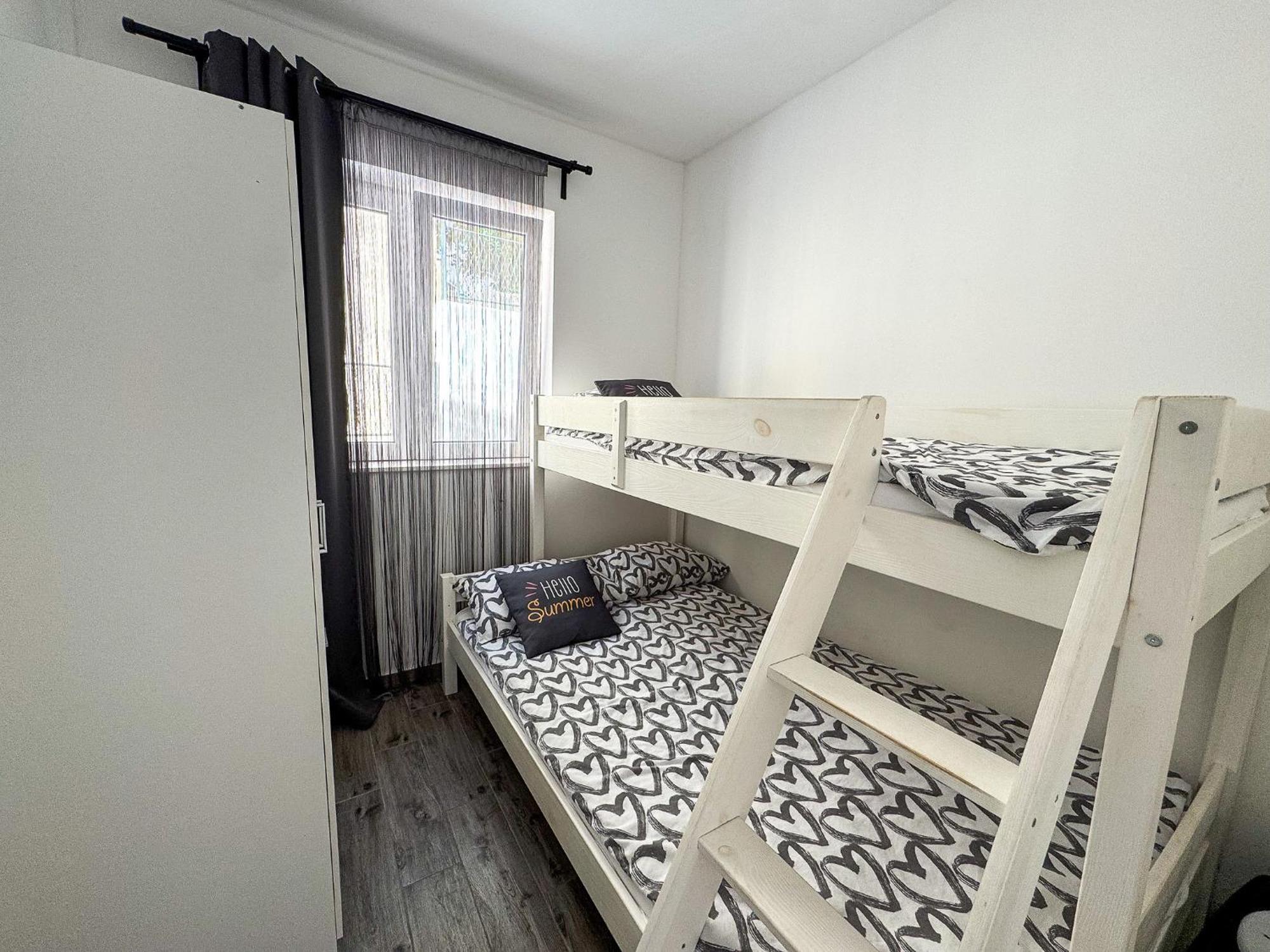 Apartments Pralas Mokosica Luaran gambar
