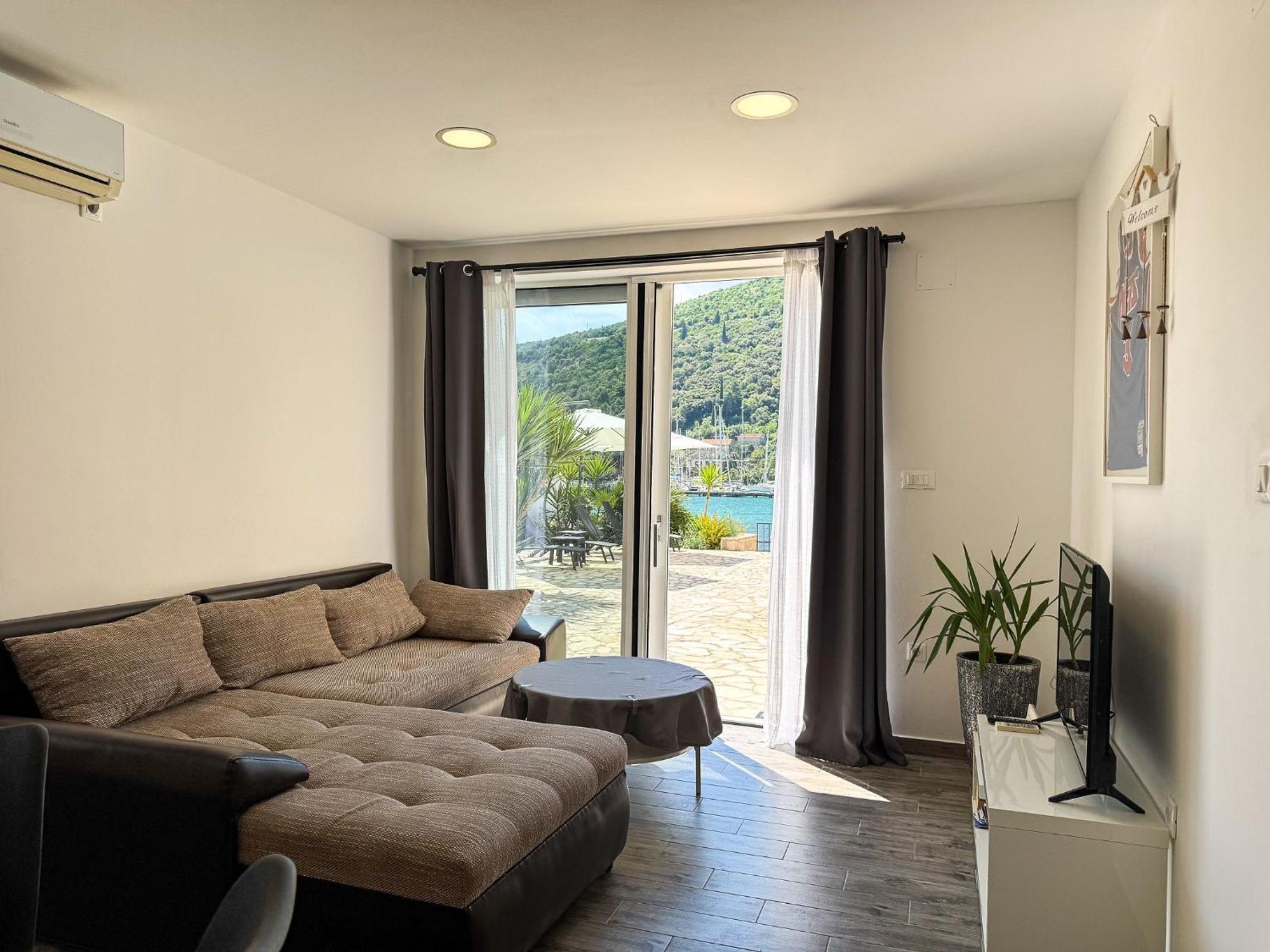 Apartments Pralas Mokosica Luaran gambar