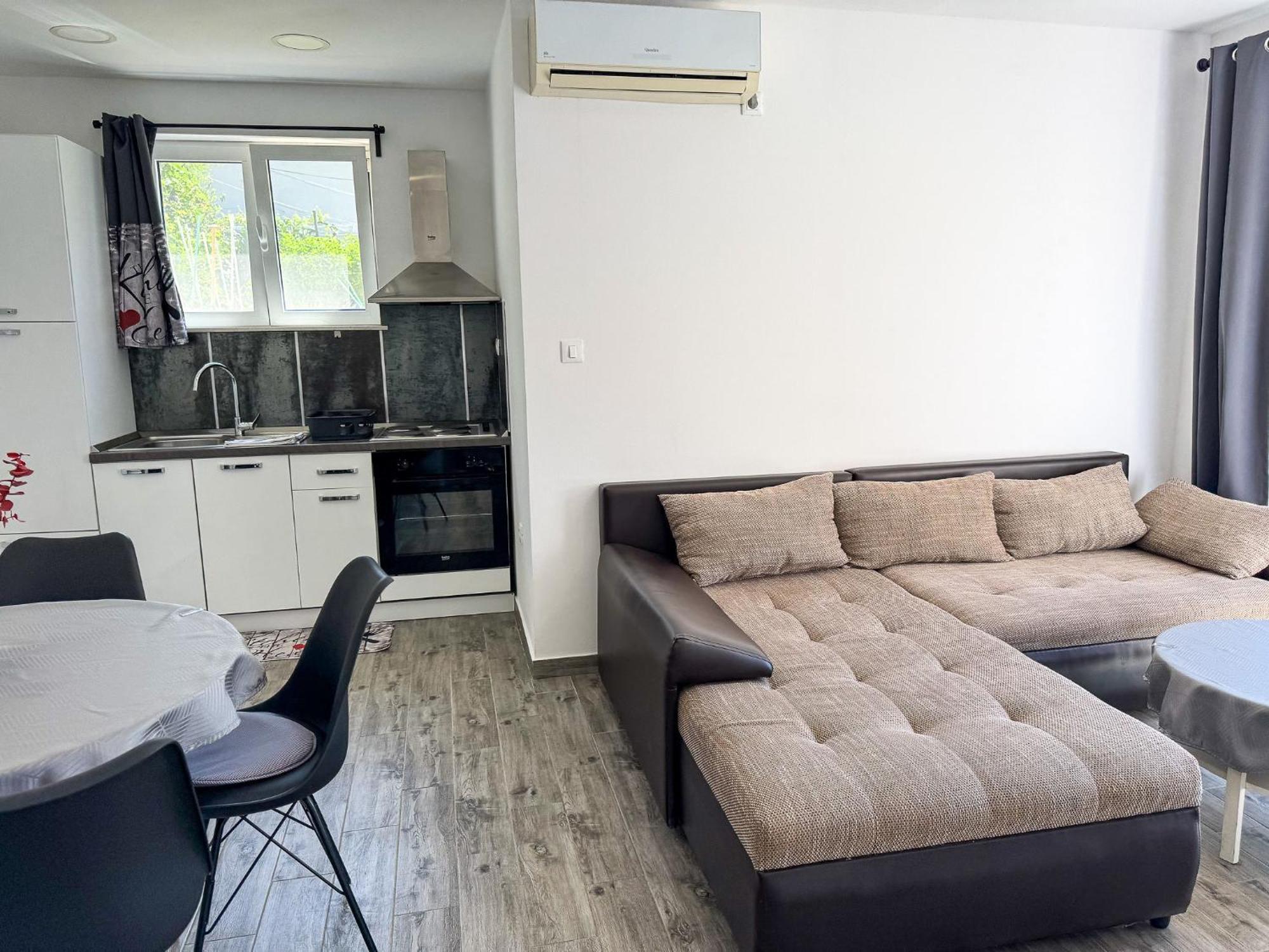 Apartments Pralas Mokosica Luaran gambar