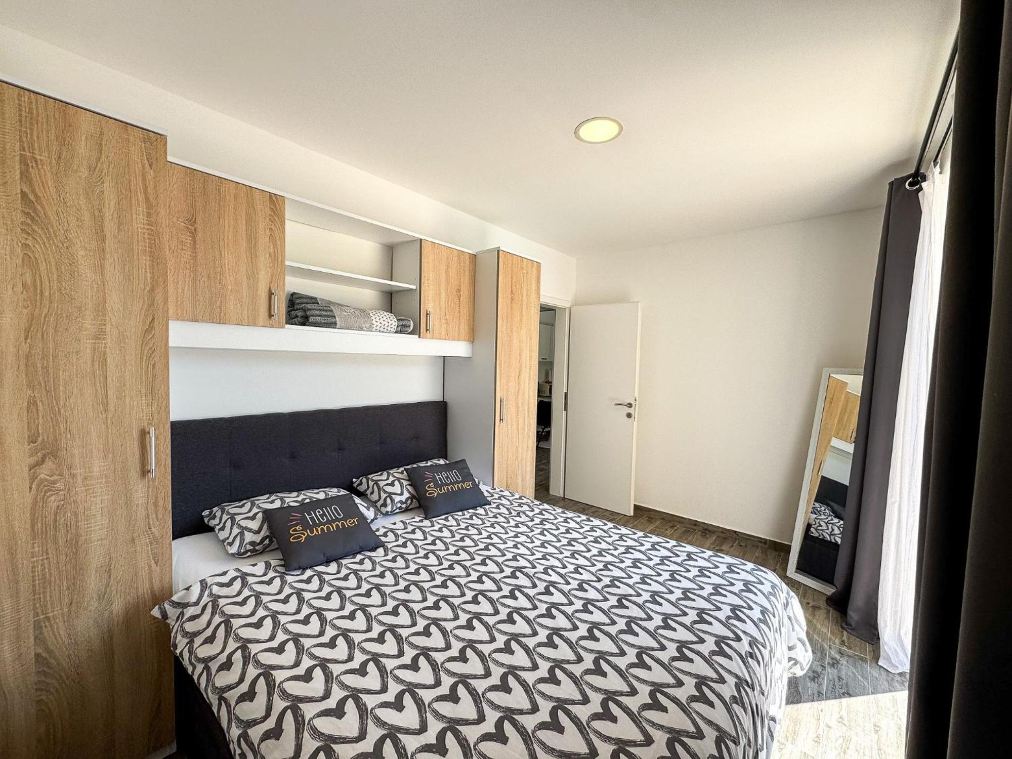 Apartments Pralas Mokosica Luaran gambar